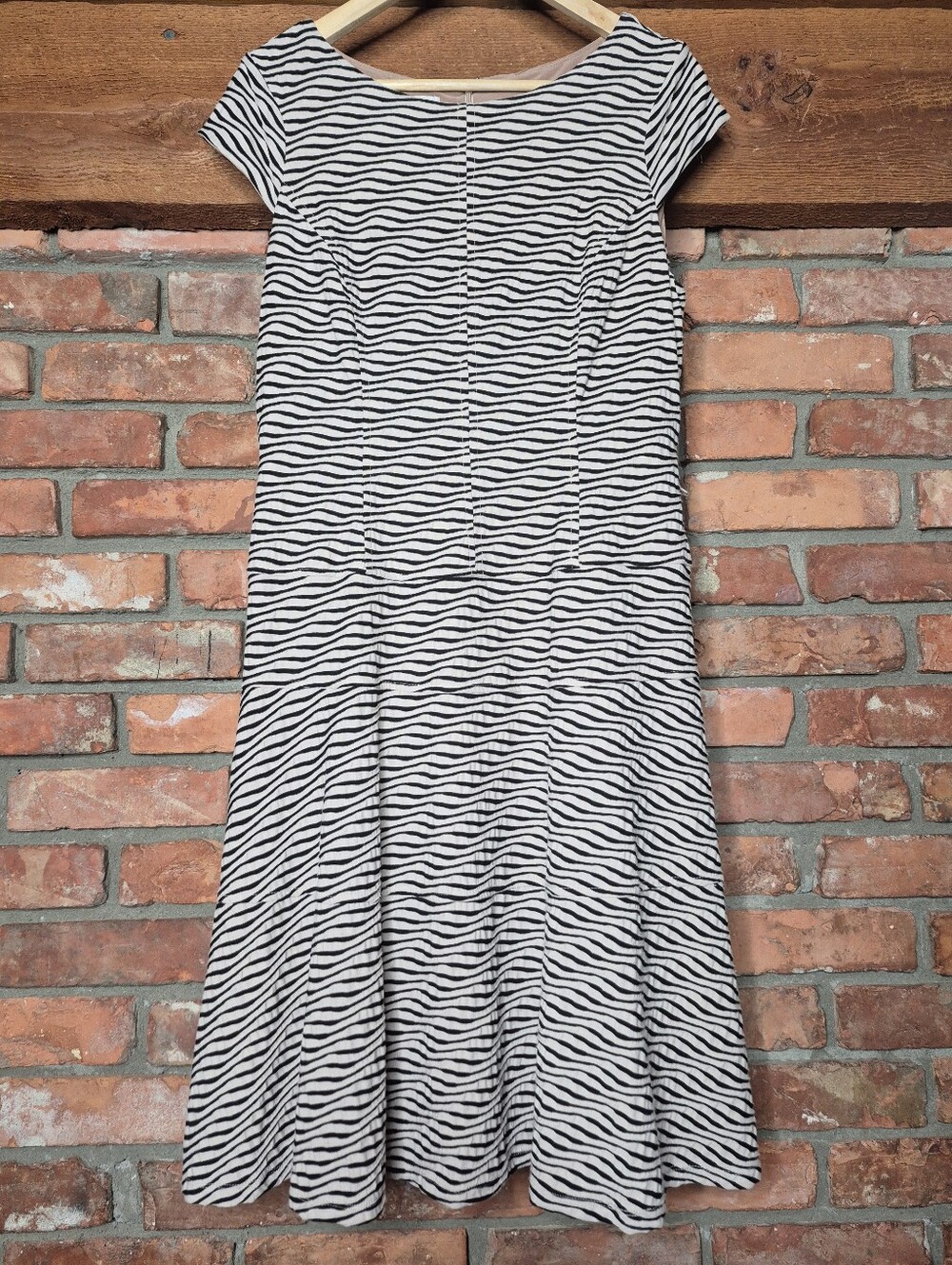 Anne Klein Wavy Stripe Fit Flare Dress Lined Cap Sleeve Full Zip Belted Look